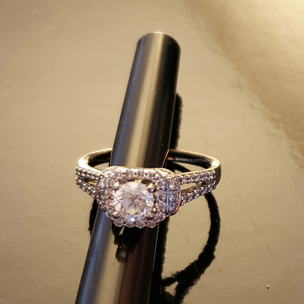 Diamond engagement ring with 2 bands